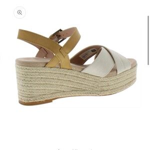 TOMS Women's Cream and Tan Espadrille Wedges